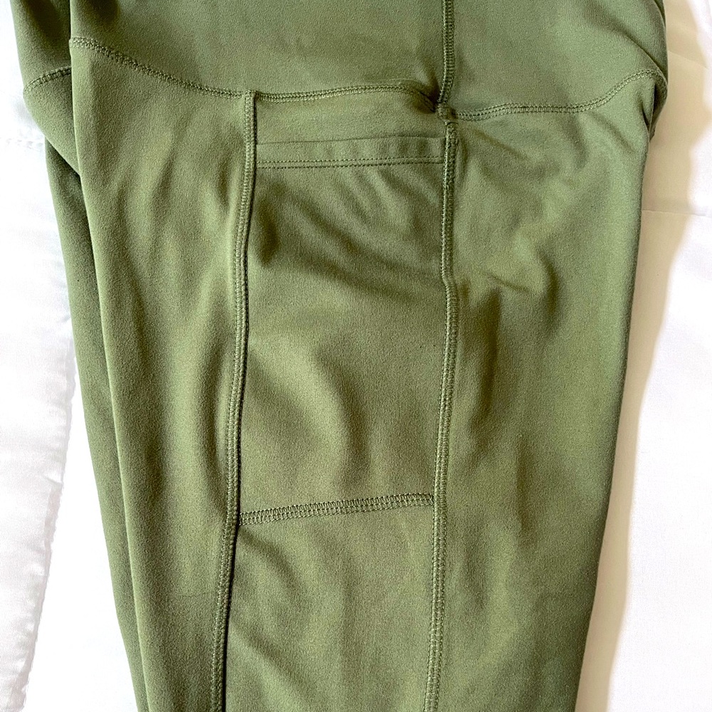 Olive Green leggings,Danskin brand,Size Medium